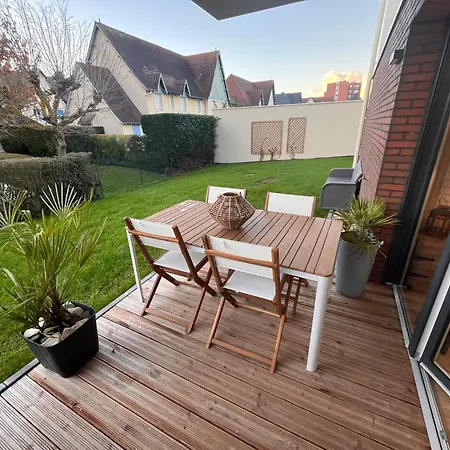 Calme Et Luxe Dans Cité Balnéaire Cabourg