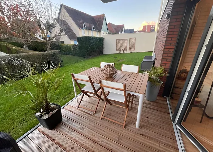 Calme Et Luxe Dans Cite Balneaire Кабур